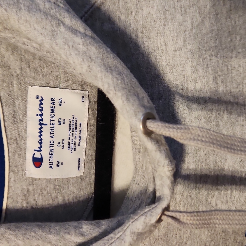 Sweatshirt - Picture 2 of 3